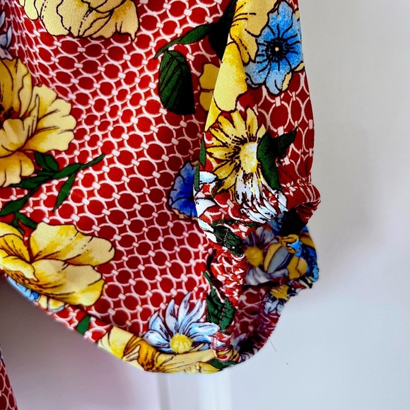 Forever 21 Contemporary Collection Floral Boxy Blouse - Picture 2 of 6